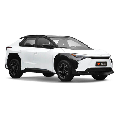 Toyota Bz4X SUV eléctrico personal con gran capacidad y en rojo/azul