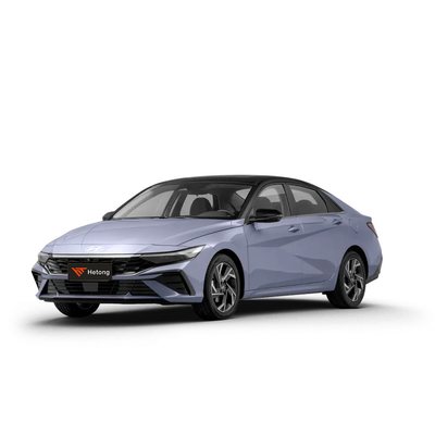 2023 Hyundai Elantra 1.5L CVT FWD Auto de gasolina con las dimensiones 4720x1810x1415mm