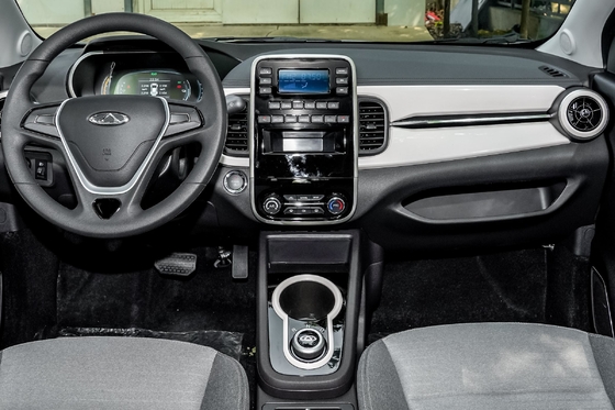Coche eléctrico zurdo Qirui Little Ant con un alcance de crucero eléctrico puro de 251-408 km