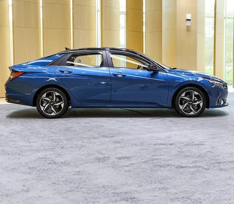 Hyundai Elantra 5 asientos sedán de lujo de gasolina para alta velocidad y rendimiento potente