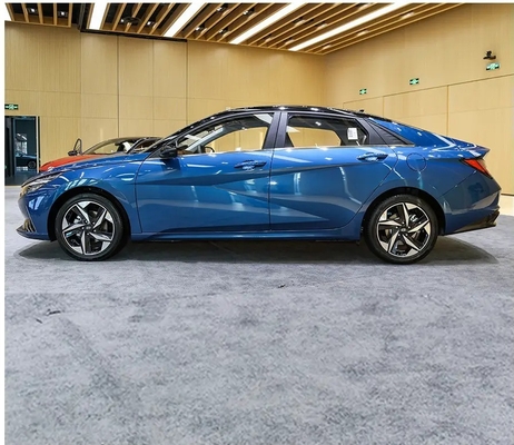 Hyundai Elantra 5 asientos sedán de lujo de gasolina para alta velocidad y rendimiento potente