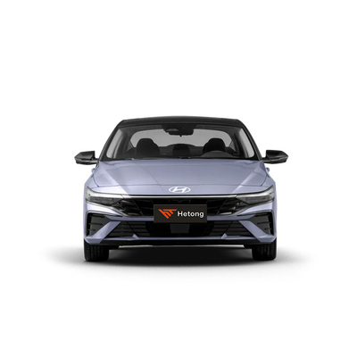 2023 Hyundai Elantra 1.5L CVT FWD Auto de gasolina con las dimensiones 4720x1810x1415mm