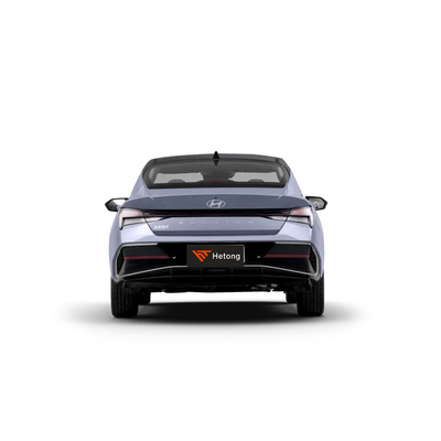 2023 Hyundai Elantra 1.5L CVT FWD Auto de gasolina con las dimensiones 4720x1810x1415mm