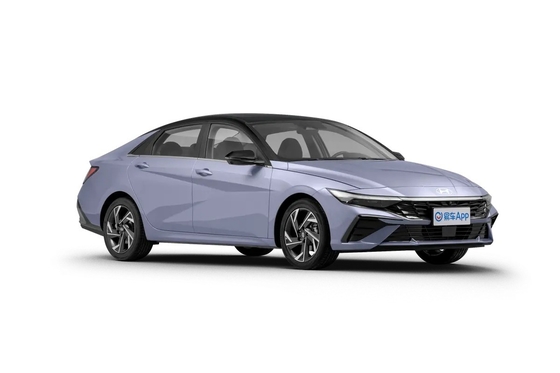 2023 Hyundai Elantra 1.5L CVT FWD Auto de gasolina con las dimensiones 4720x1810x1415mm