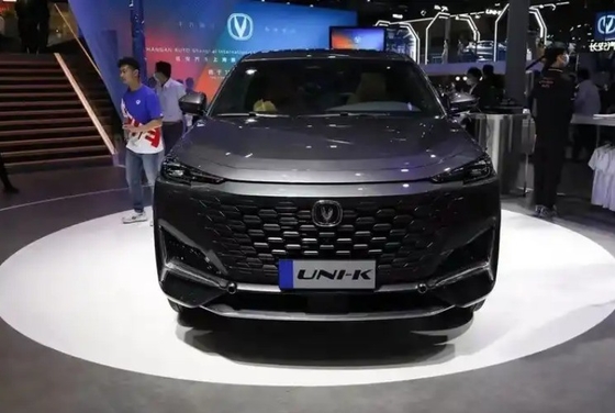 2023 Changan Uni-K SUV de 5 puertas y 5 asientos 2.0T 233 caballos de fuerza Ajuste manual del asiento del copiloto