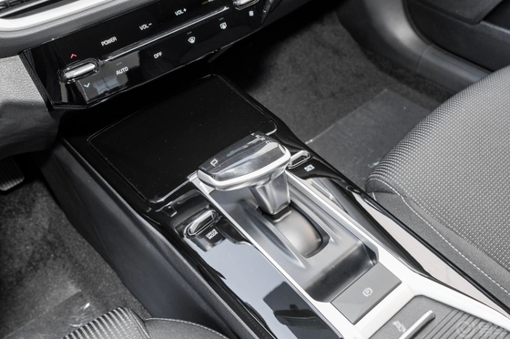 Fabricado KIA K3 5 asientos SUV Coches de gasolina con capacidad de tanque de combustible de 50-80L y FWD Drive