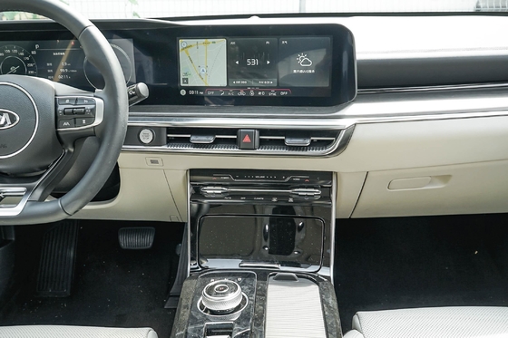 Kia K5 Limousine 4 puertas 5 asientos Dirección izquierda Coches de gasolina 176kw Velocidad máxima 220 potencia