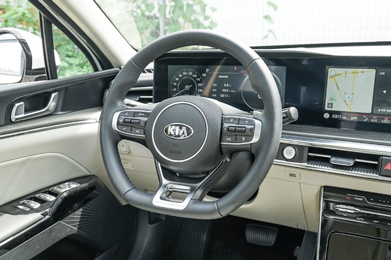 Kia K5 Limousine 4 puertas 5 asientos Dirección izquierda Coches de gasolina 176kw Velocidad máxima 220 potencia