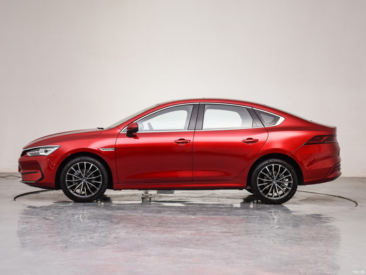 Personalizado 2023 Byd Qin Plus Sedan de coches eléctricos para 4 puertas y 5 asientos