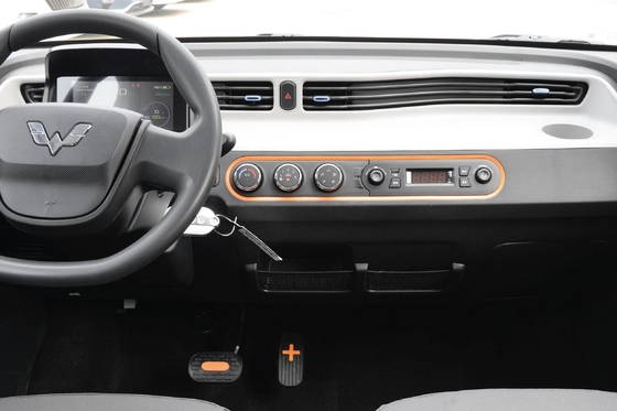 Wuling Hongguang Mini Ev con macarrones Vehículo de dos compartimientos con un interior espacioso