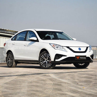 Dongfeng Fengxing S50 T1 T5 E1 M5 5 asientos 415 km Sedan eléctrico puro 4705 * 1790 * 1540 mm