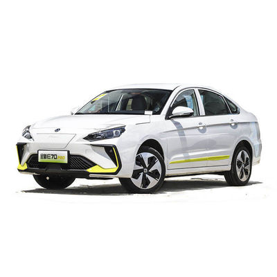 Dongfeng E70 Pro Vehículo eléctrico de alta velocidad con 5 asientos y batería de litio ternario