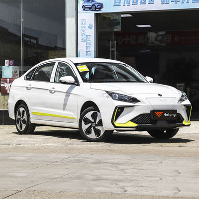 Dongfeng E70 Pro Vehículo eléctrico de alta velocidad con 5 asientos y batería de litio ternario