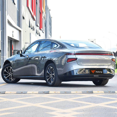 2022 Xpeng P7 586G Vehículo eléctrico de 4 ruedas 5 asientos de alta velocidad Coches chinos rojos y blancos
