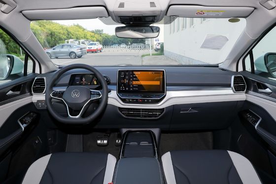 El SUV compacto de lujo con techo solar y energía eléctrica pura