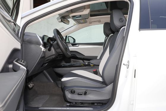 El SUV compacto de lujo con techo solar y energía eléctrica pura