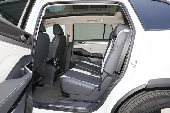El SUV compacto de lujo con techo solar y energía eléctrica pura