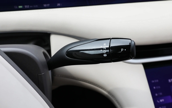 2023 de alta potencia 4WD Zhiji LS6 EV Sports Car con un alcance eléctrico puro de 560-702 km