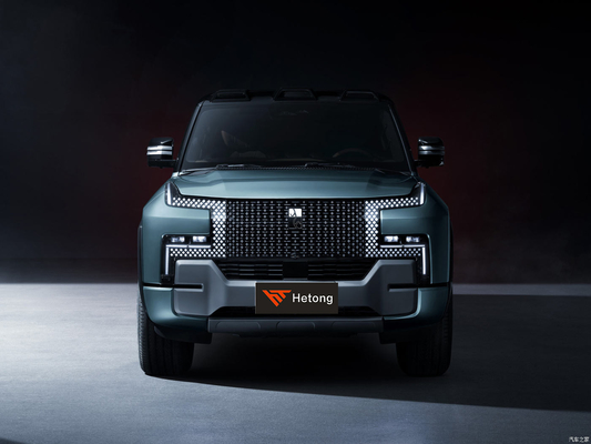 En el caso de los vehículos eléctricos de gama extendida BYD Yangwang U8, el depósito para 2024 será rojo/azul u otro.