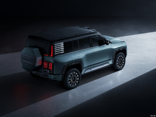 En el caso de los vehículos eléctricos de gama extendida BYD Yangwang U8, el depósito para 2024 será rojo/azul u otro.